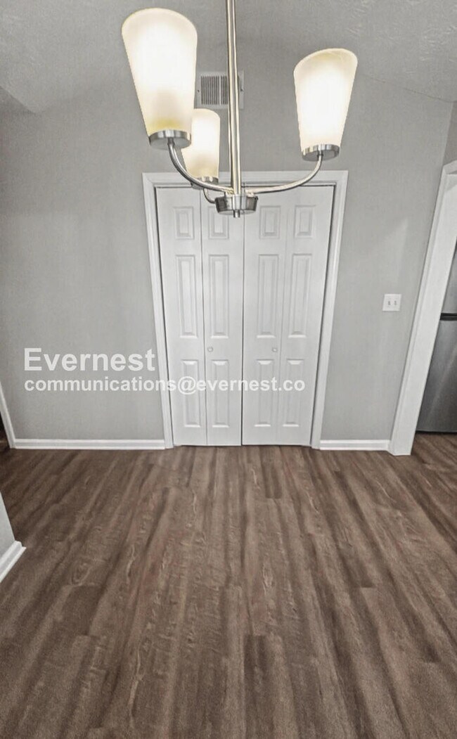 Building Photo - Limited Time Special Offer / 3 Bed, 2 Bath Home with Garage / Pet-Friendly / Vouchers Accepted / ...