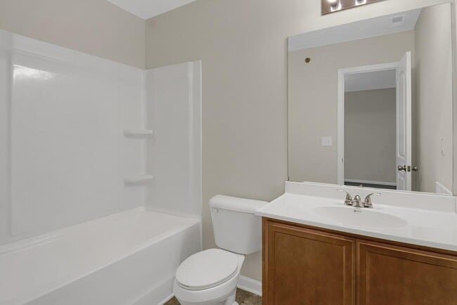 Building Photo - 2144 Belmont Cir NE