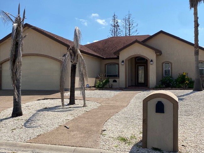 Building Photo - BEAUTIFUL ISLAND HOME IN COQUINA BAY!