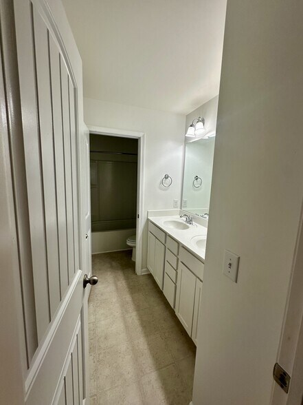 Building Photo - 4714 Venito St