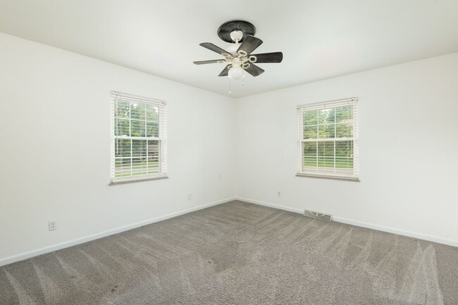 Building Photo - 11744 N Williamsburg Dr