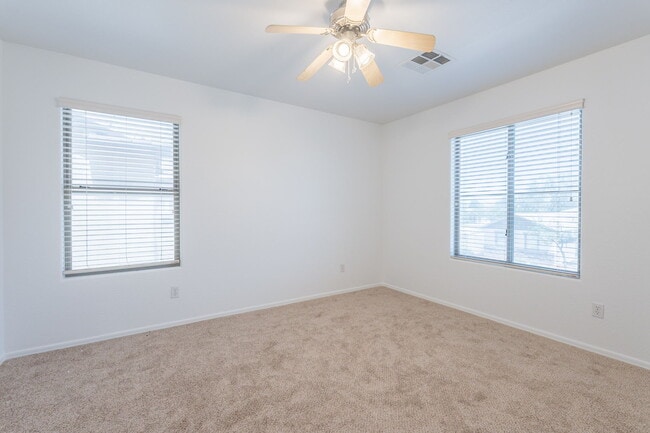 Building Photo - 4500 E Del Rio St