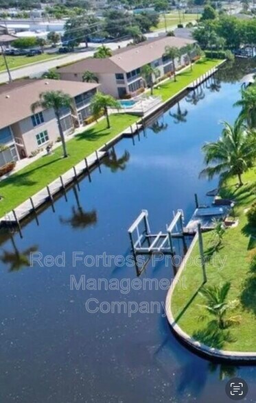 Building Photo - 1304 Miramar St