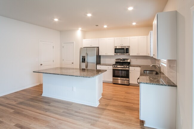 Building Photo - 375 Hidden Cove Dr