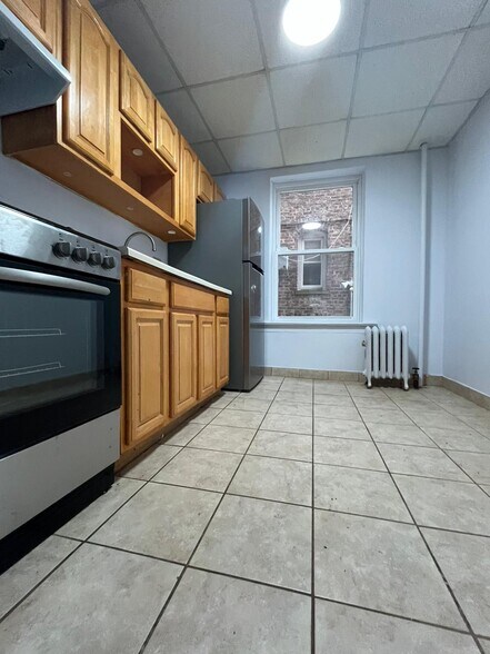 Building Photo - 171 W 48th St