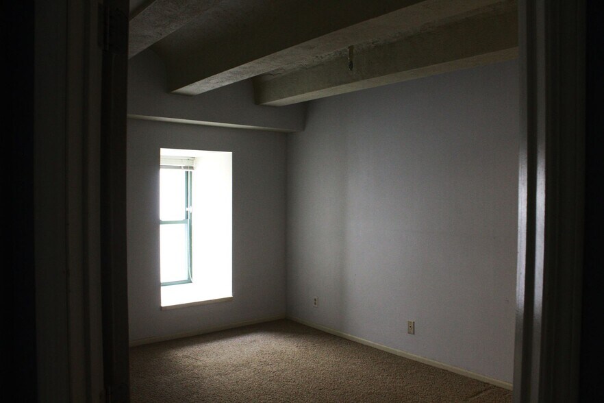 Building Photo - 270 E Highland Ave