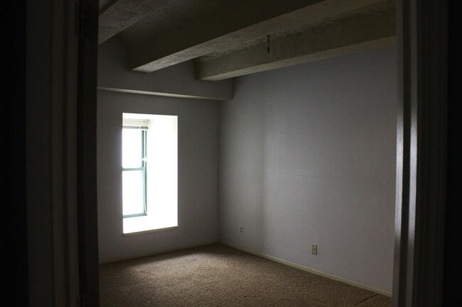Building Photo - 270 E Highland Ave