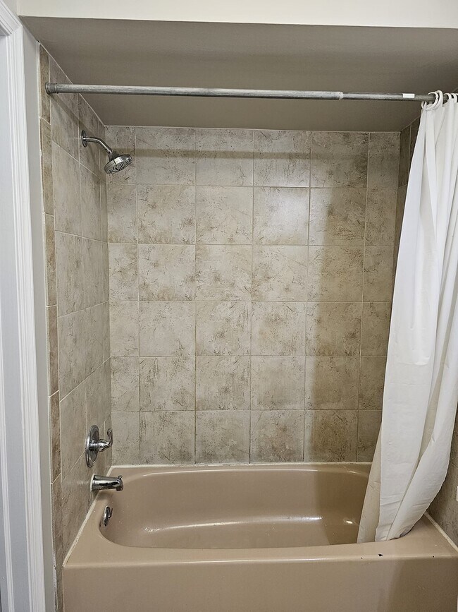Building Photo - 913 Merritt Dr