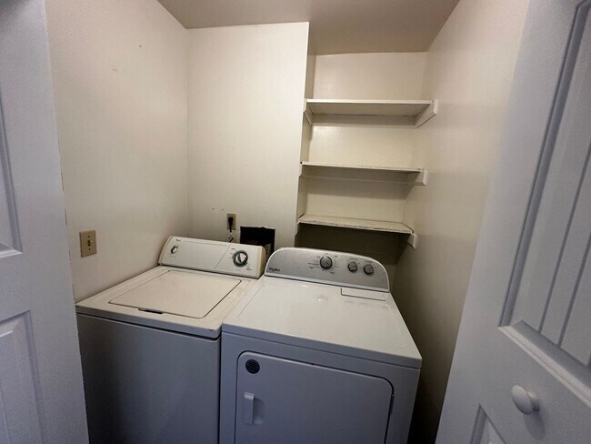 Building Photo - Fully Updated Duplex in Blacksburg