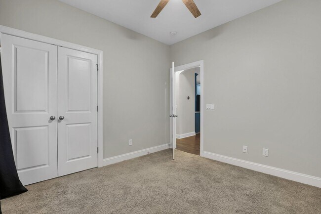 Building Photo - Spacious 4BR/3BA Pooler Home – Lagoon Views, Prime Location