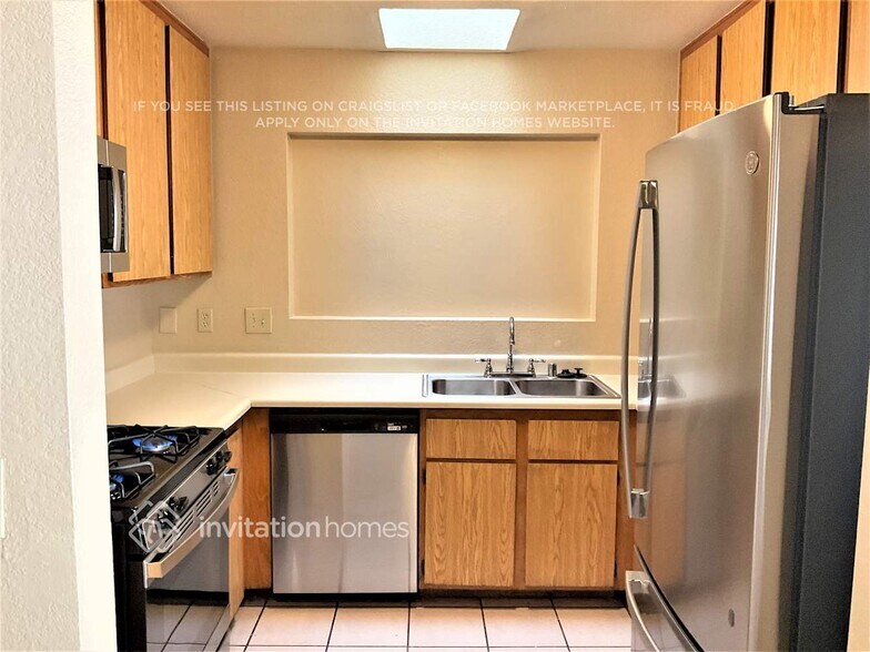 Building Photo - 7250 Topeka Dr