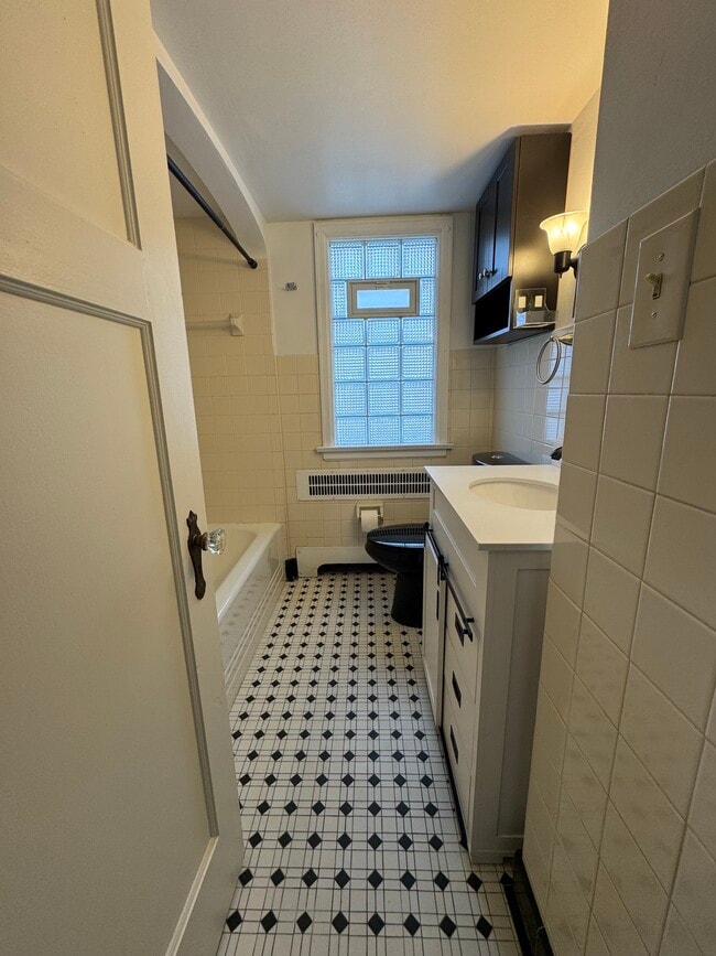 Building Photo - 5733 W Fillmore Dr