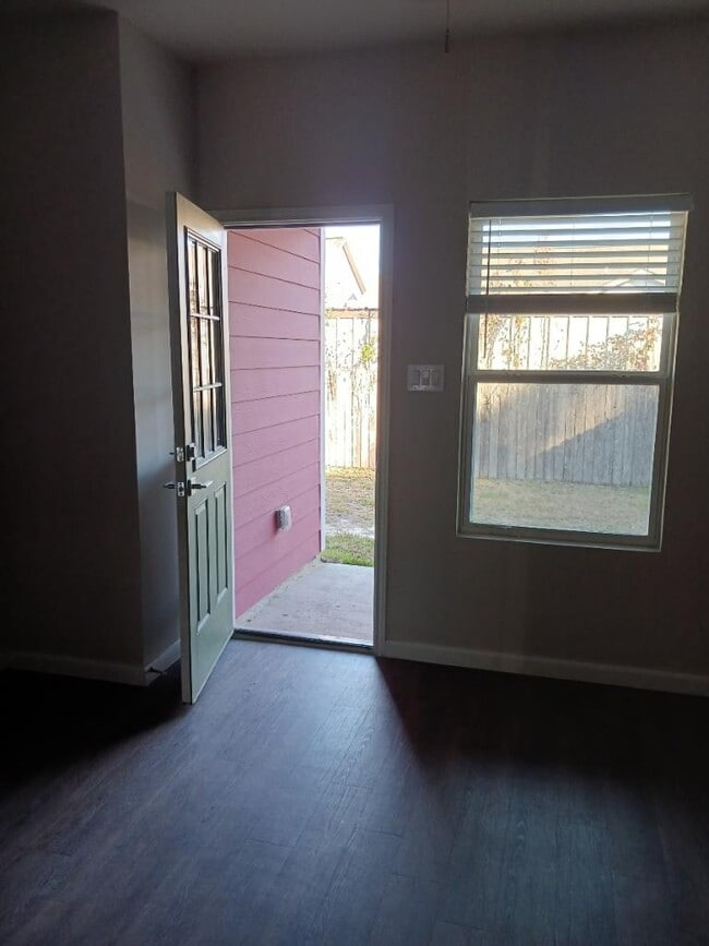 Building Photo - 21361 W Wallis Dr