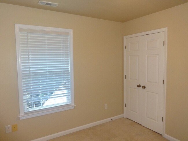 Building Photo - 402 Cliffview Ct