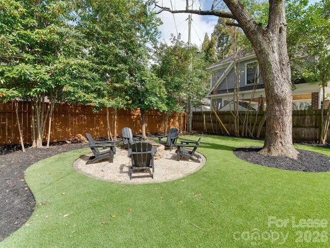 Building Photo - 3221 Sunset Dr