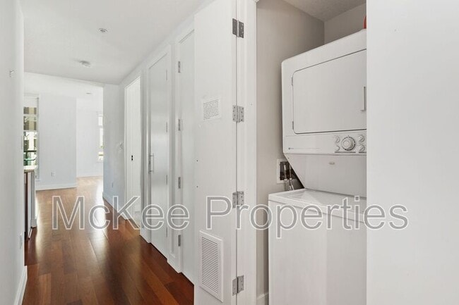 Building Photo - 1199 Pacific Hwy