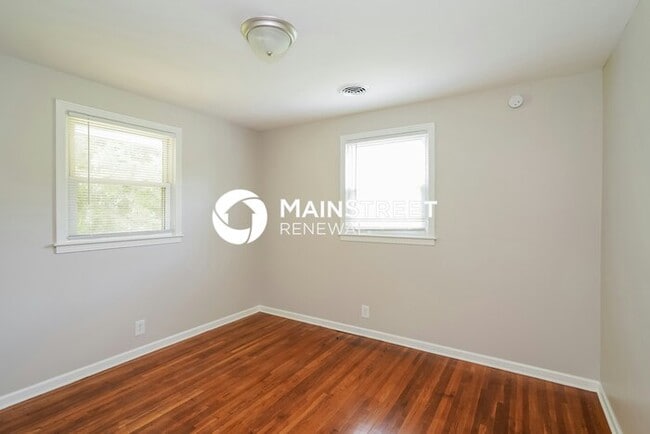 Building Photo - 4 Bedroom Pet-Friendly Home in NASHVILLE, TN with Main Street Renewal