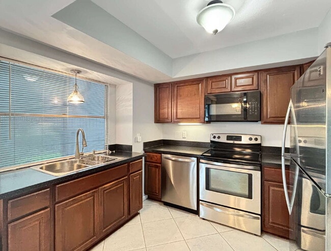 Building Photo - Well-Maintained 2-Bedroom Condo in Meridian Park | 55+ Community | Palm Beach Gardens