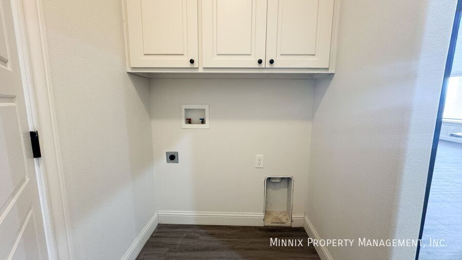 Building Photo - 2009 102nd St