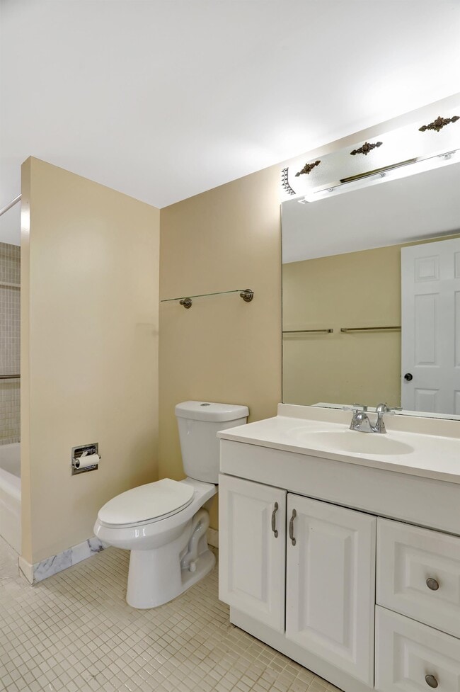 Building Photo - 3 Royal Palm Way