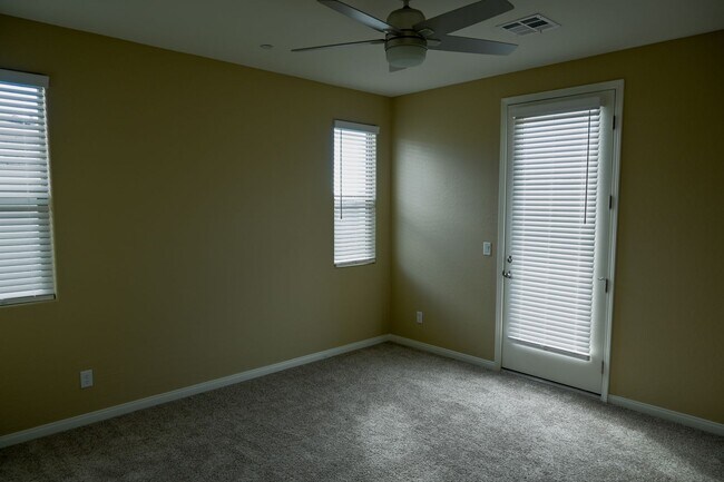 Building Photo - Beautiful 3 bed Townhome in Summerlin