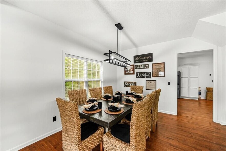 Building Photo - 176 Oak Leaf Dr