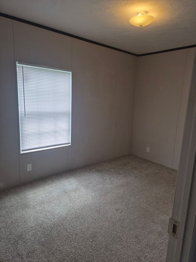 Building Photo - Heiskell 37754 - 3 bedroom, 2 bath home - Call Lisa Vineyard (865) 216-9334