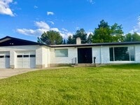 Building Photo - Very Large Ranch Style on South Hills