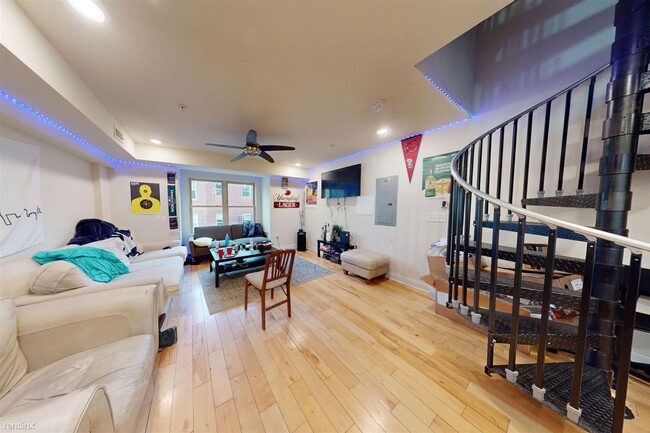 Building Photo - 4 br, 4 bath Triplex - 1950 N GRATZ ST Uni...