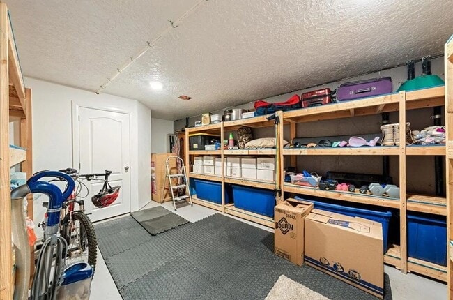 Building Photo - 810 E Homestead Dr