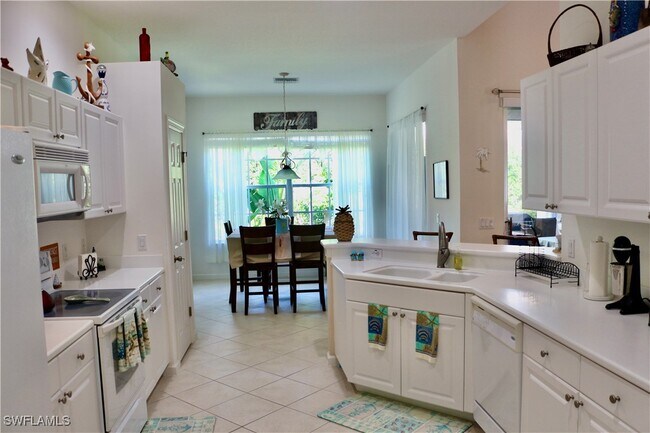Building Photo - 16192 Parque Ln