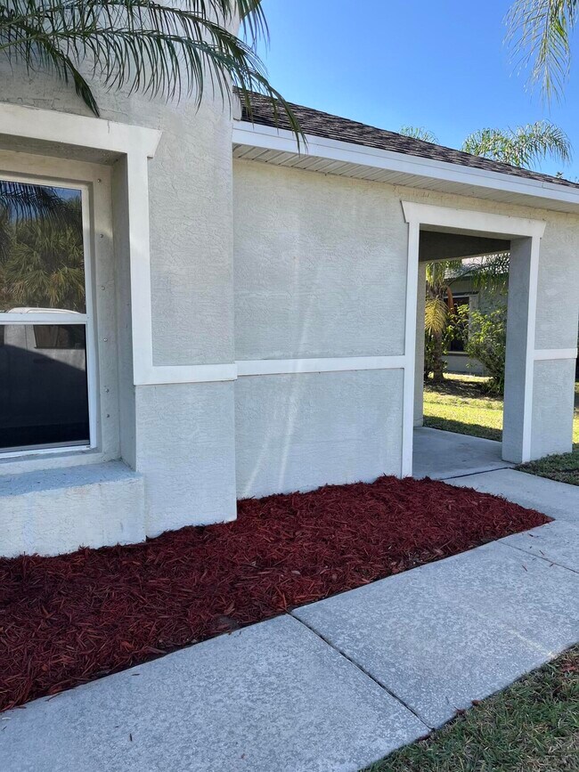 Building Photo - 1752 SW Airoso Blvd
