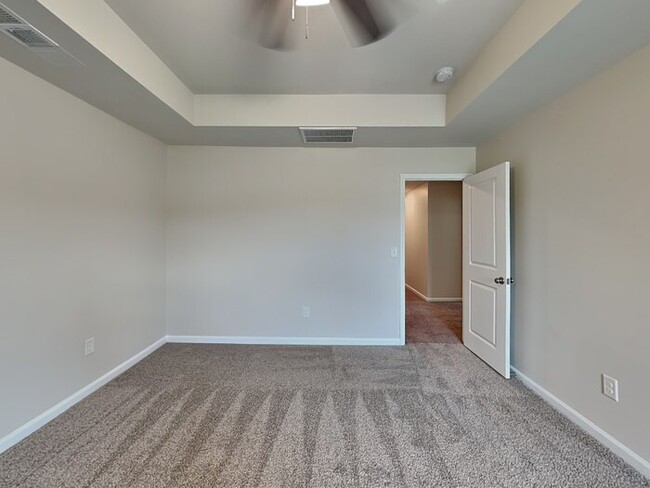 Building Photo - Coming Soon!! Burnside Farms near USC, Dow...