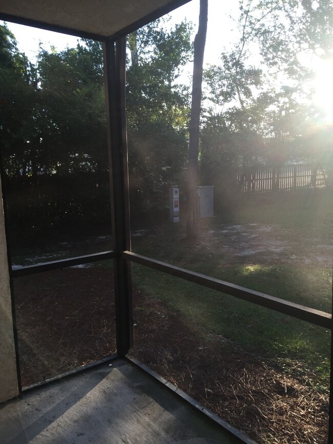 Building Photo - Holly Tree Condominiums
