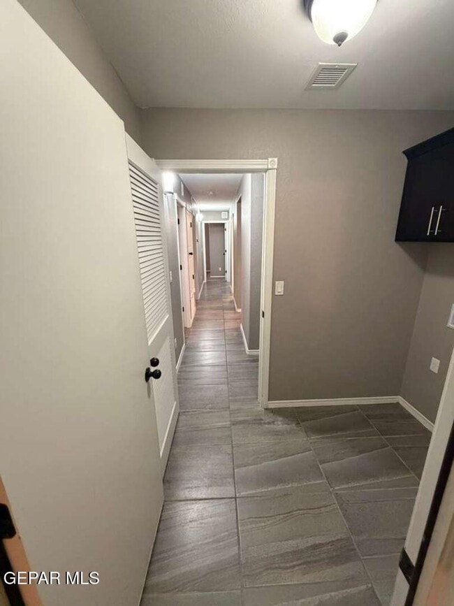 Building Photo - 460 Prime Desert Dr