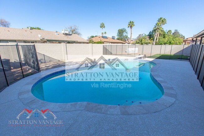 Building Photo - 944 W Meseto Ave