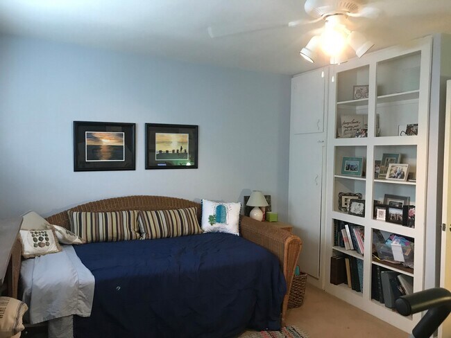 Building Photo - Condo in Grover Heights!  Great Location