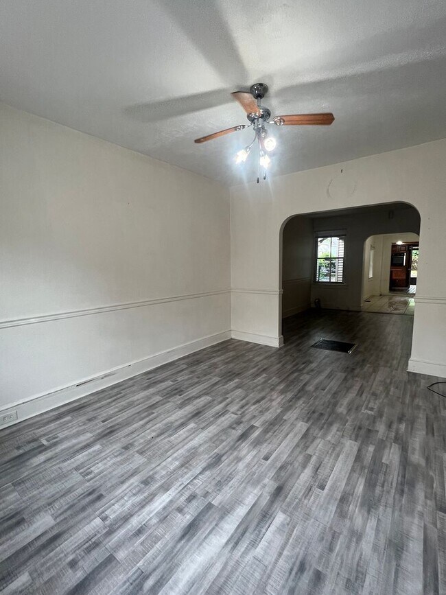 Building Photo - Spacious 3 Bedroom House Available Now!