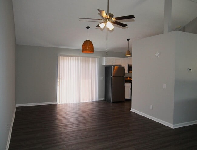 Building Photo - 414 Lakeview Dr