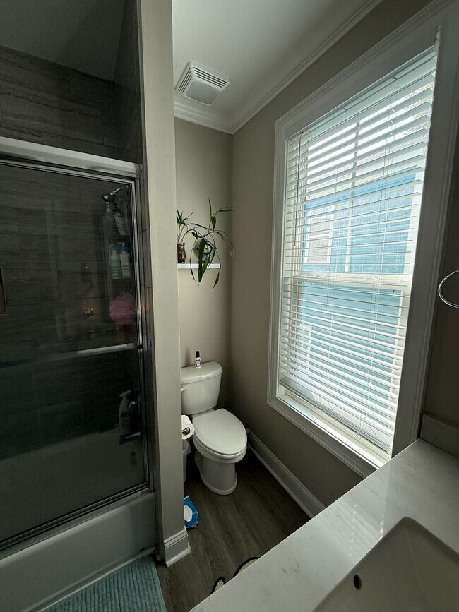 Building Photo - 44 Grove St