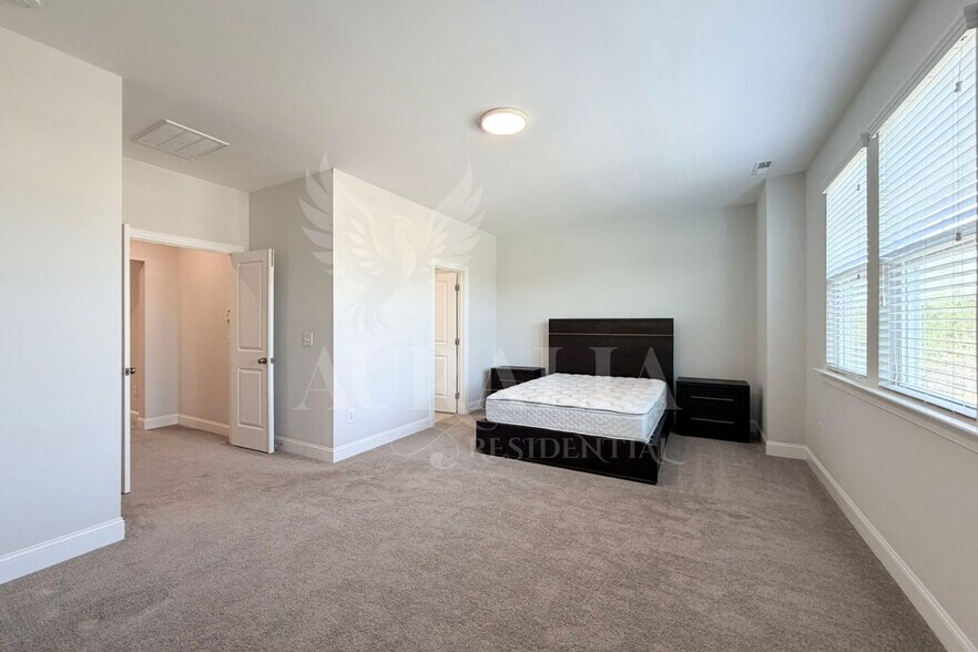 Building Photo - 1306 Farm Pond Trl