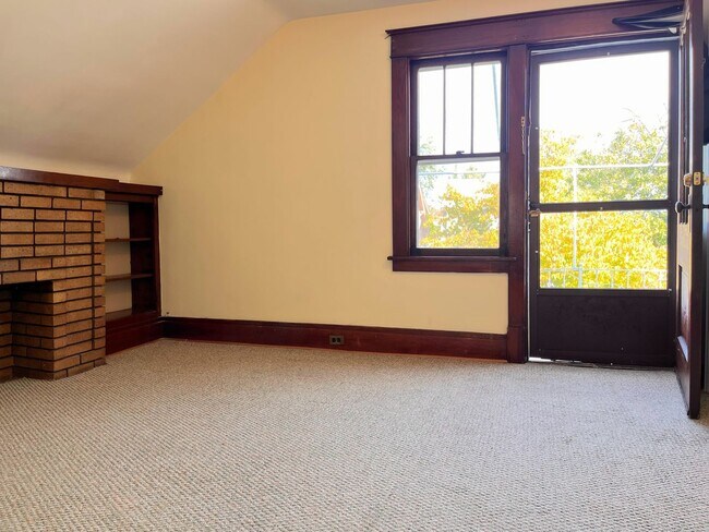 Building Photo - 253 Shirley Ave