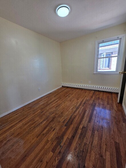 Building Photo - 144-31 183rd St