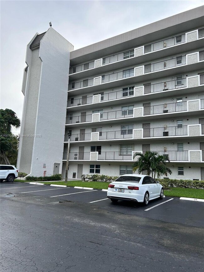 Building Photo - 3100 W Rolling Hills Cir