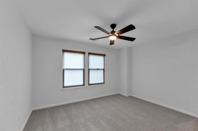 Building Photo - 143 Velvet Grass Ct
