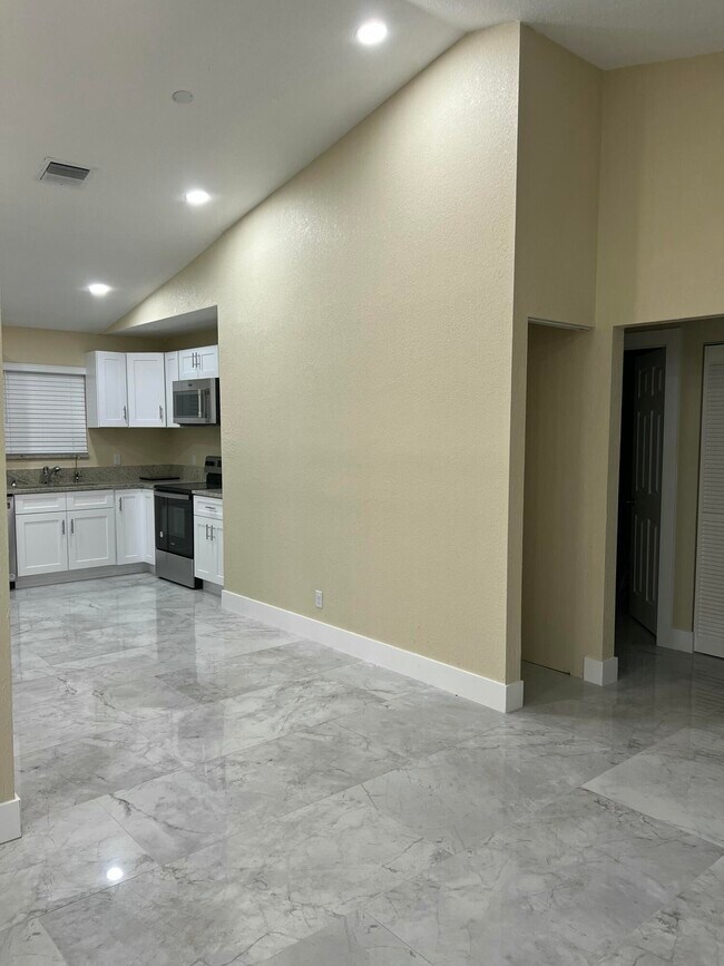 Building Photo - 11886 Orange Grove Blvd