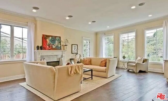 Building Photo - 580 N Kenter Ave