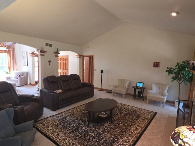 Building Photo - 3 bedroom executive ranch in Sussex