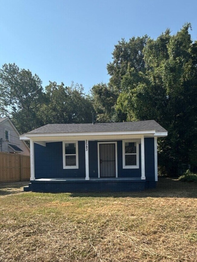 Primary Photo - 2543 Pershing Ave