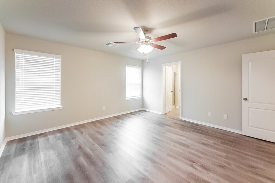 Building Photo - 25542 Valverdant Ct